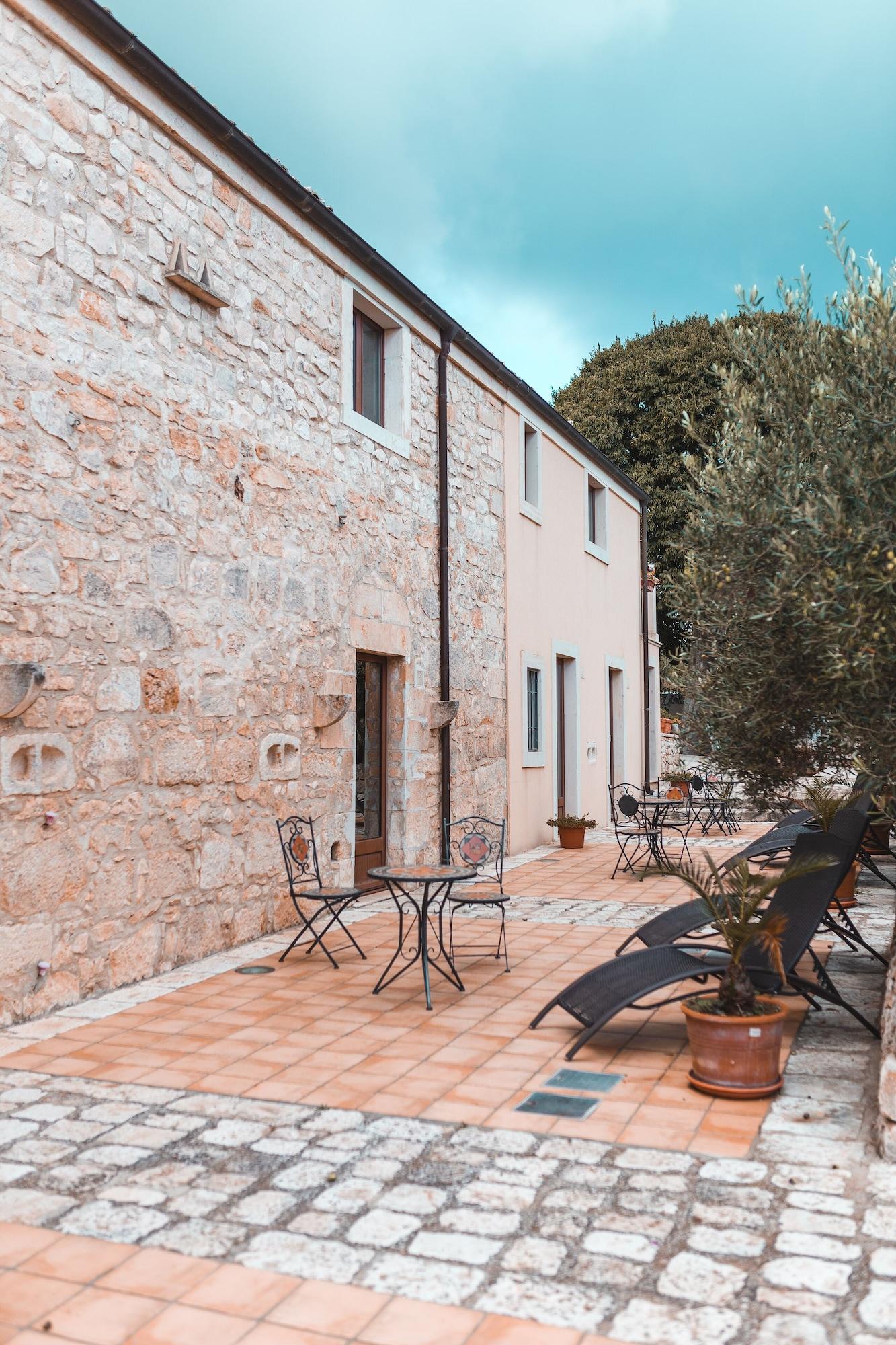 Artemisia Hotel 3*