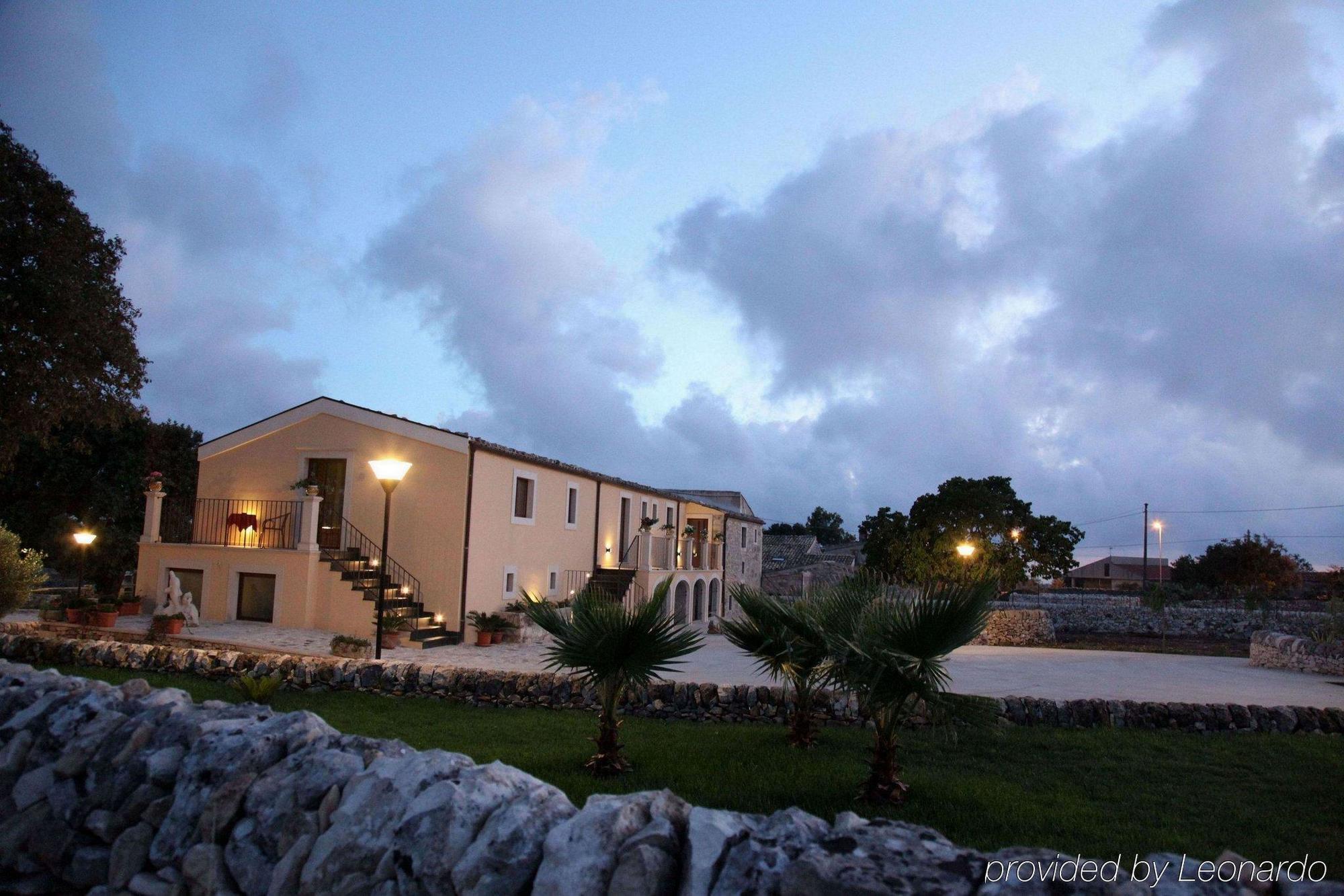 Artemisia Hotel