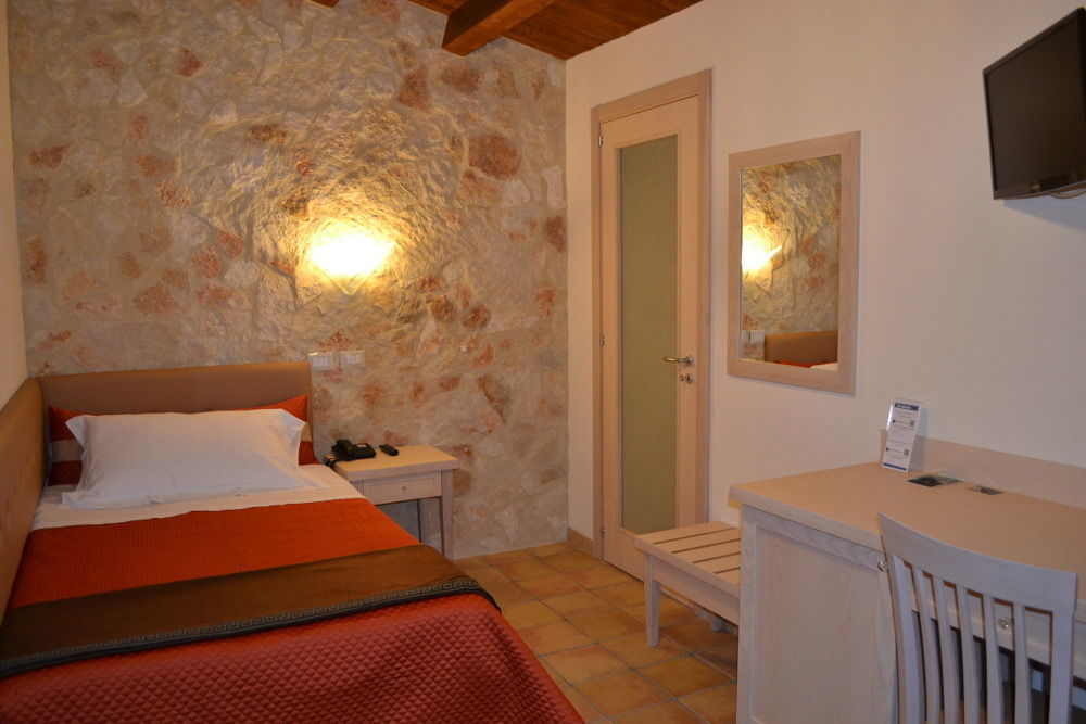 Artemisia Hotel 3*